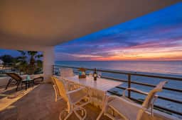 Beach SUN-sation" Upscale Oceanfront Corner Unit! - Image 3