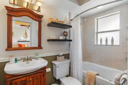 Cozy Flat in The Heart of DTSP-Wine-Dine-Sunshine! - Image 4