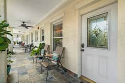 Cozy Flat in The Heart of DTSP-Wine-Dine-Sunshine! - Image 2