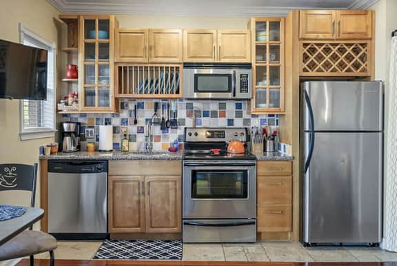 Cozy Flat in The Heart of DTSP-Wine-Dine-Sunshine! - Image 3