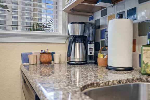 Cozy Flat in The Heart of DTSP-Wine-Dine-Sunshine! - Image 5
