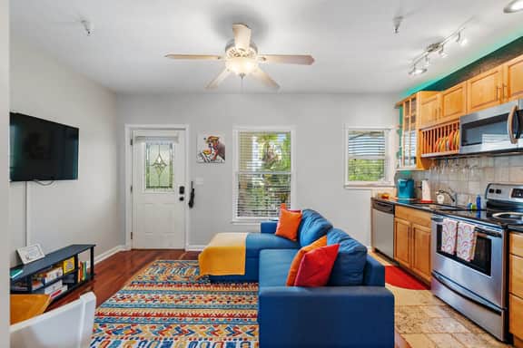Itz a Vibe! 1 Bdrm Condo With W/D - Image 2