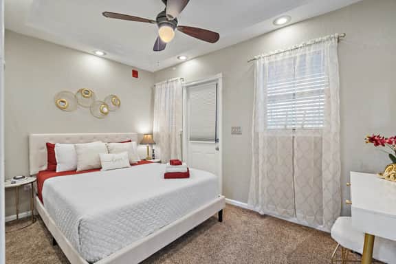 Romance in the City! · 1 Bdrm Condo in the Heart of DTSP! - Image 2