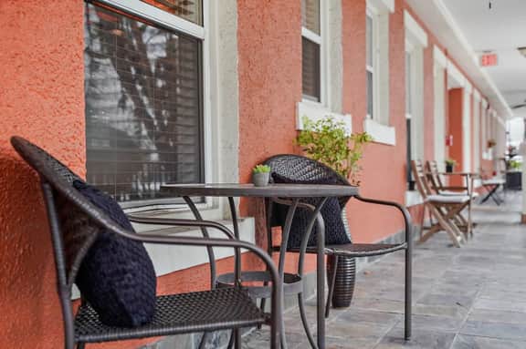 Zen Oasis-Chic 1/1 Condo Steps to DTSP-With W/D! - Image 2