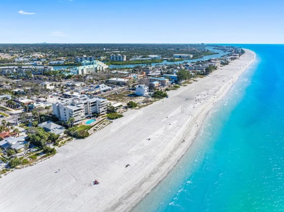 Beach SUN-sation" Upscale Oceanfront Corner Unit! - Image 1