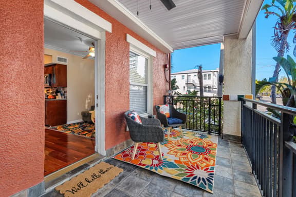 The Gallery" - Artful Stay in Downtown St Pete - Image 1