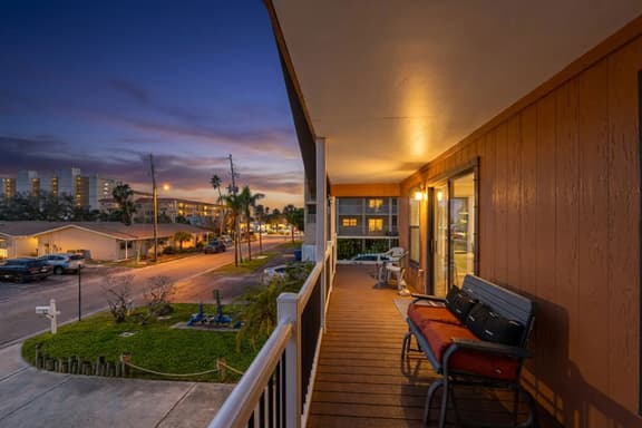 Joe's Beach House | Walk to IRB | Family Friendly - Image 1