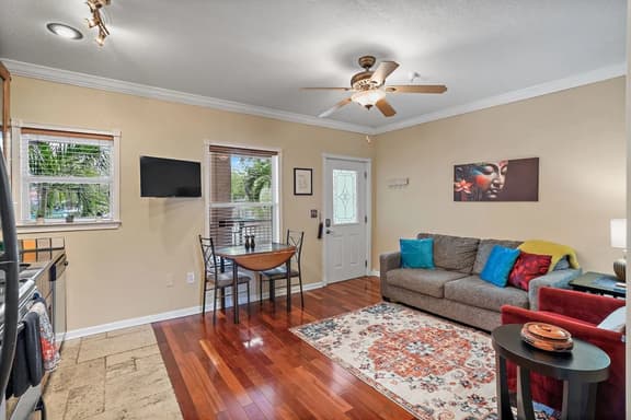 Zen Oasis-Chic 1/1 Condo Steps to DTSP-With W/D! - Image 1